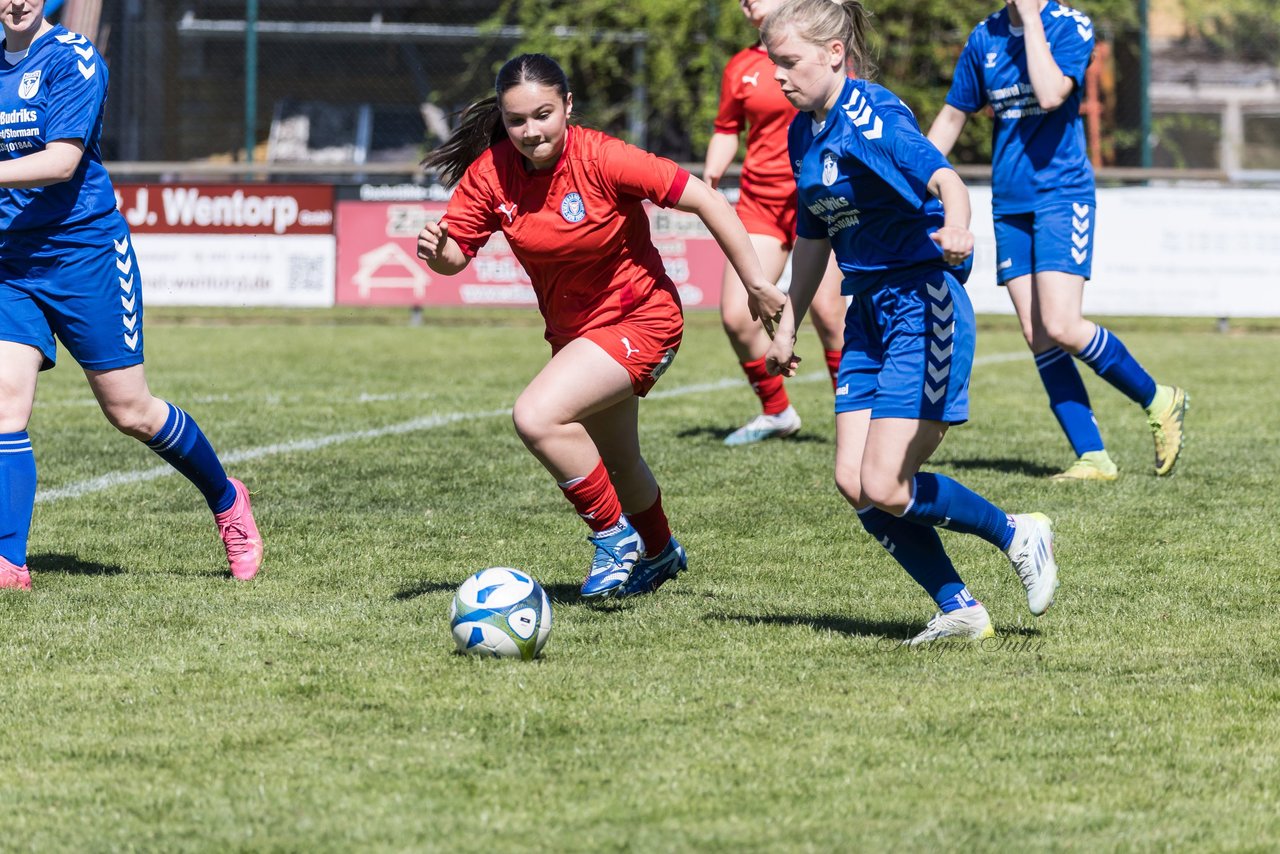 Bild 373 - F TSV Zarpen - Holstein Kiel II : Ergebnis: 2:6